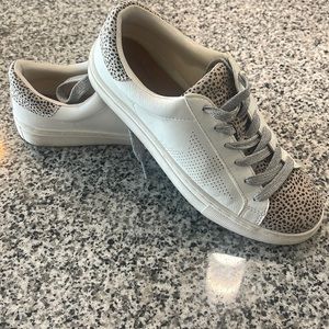 Cheetah accent Tennis shoes